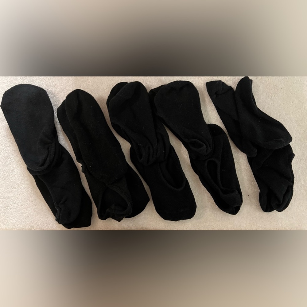 EUC 20 pair women’s pair black no show socks size medium